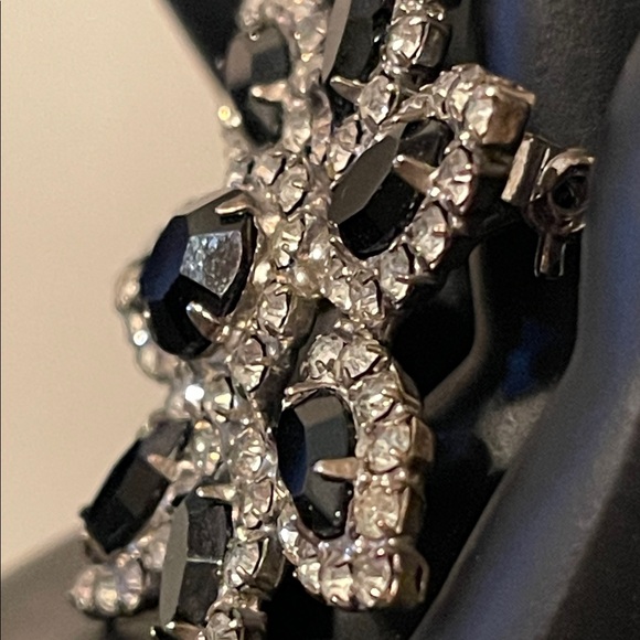 Vintage Black & Clear Glass Rhinestone Floral Brooch - Picture 5 of 6